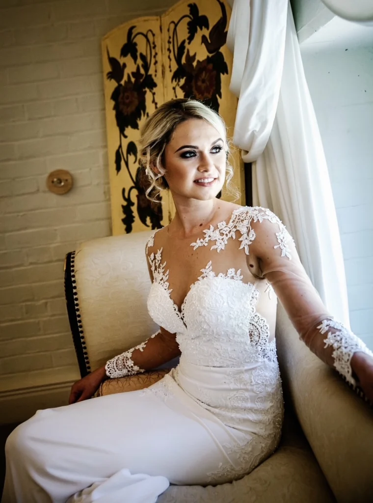 Blonde bride with popping eyeliner